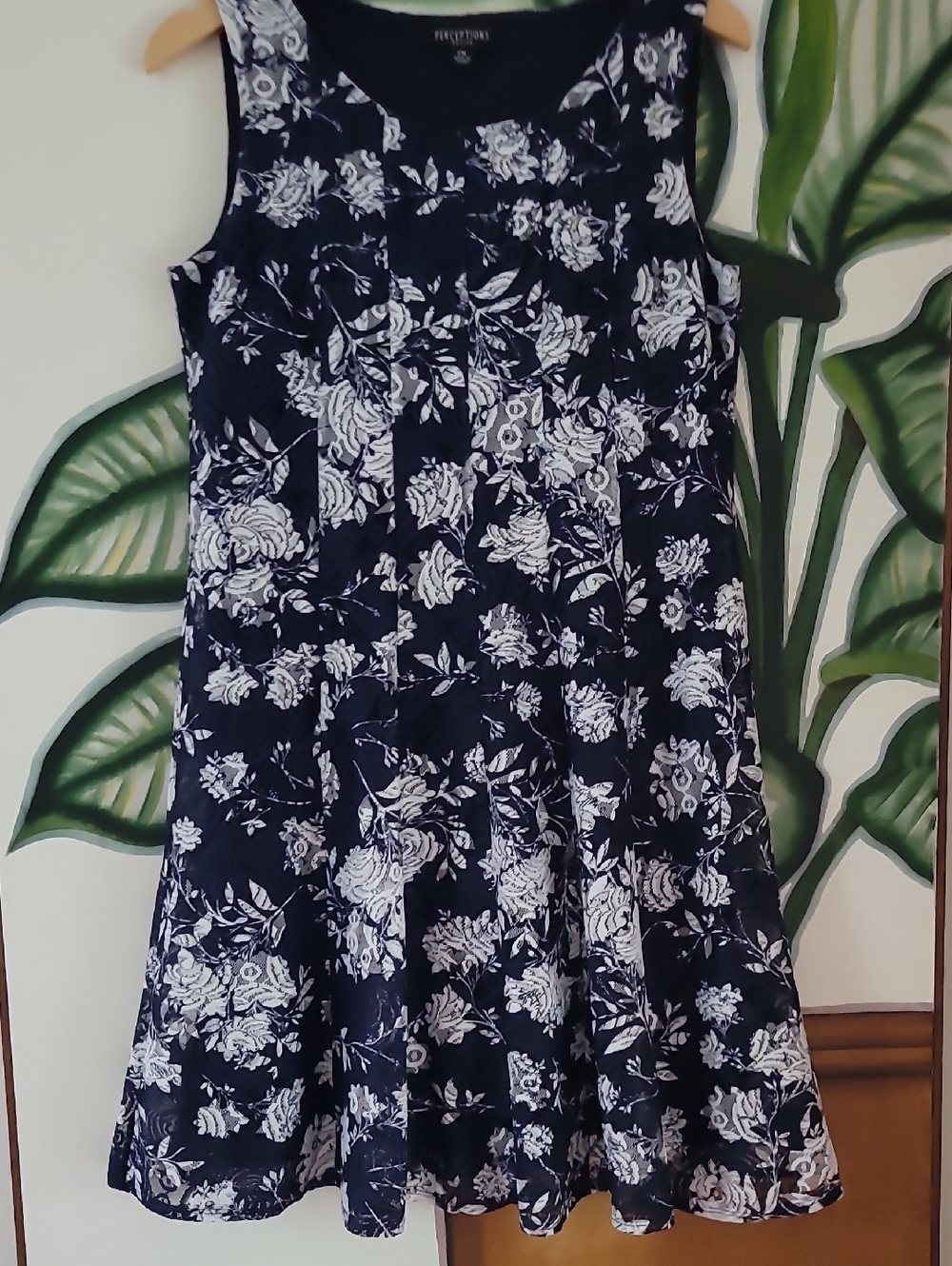 Perceptions Petite Women's  Floral Sleeveless Navy & White Floral Dress, Size PM